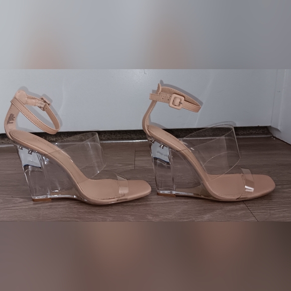 Shoe Dazzle Clear Wedged Sandals - Picture 15 of 16